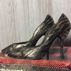 Vintage Gold and Black Heels - Size 7.5